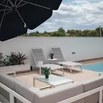 Laguna Met Prive Zwembad & Jacuzzi فيلة تورّيفيِخا