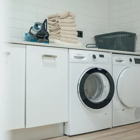 Laguna Met Prive Zwembad & Jacuzzi טורבייחה