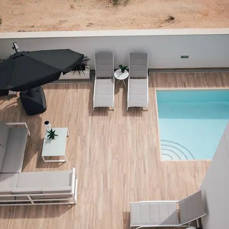 Laguna Met Prive Zwembad & Jacuzzi וילה