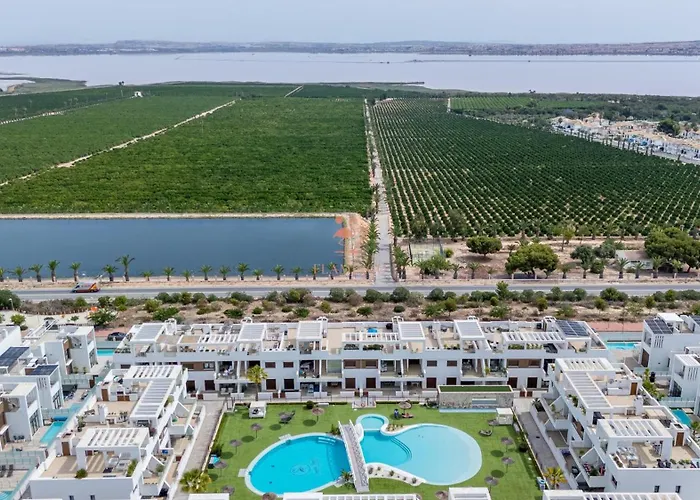 Laguna Met Prive Zwembad & Jacuzzi Villa *