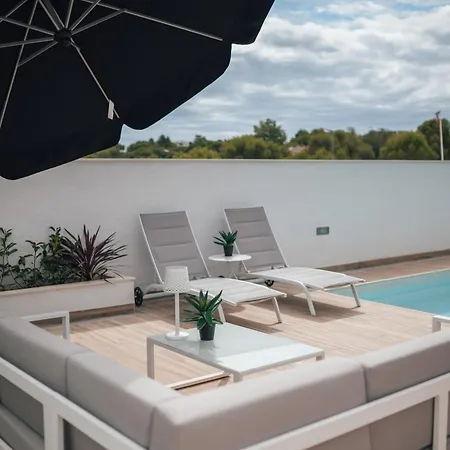 Laguna Met Prive Zwembad & Jacuzzi וילה טורבייחה