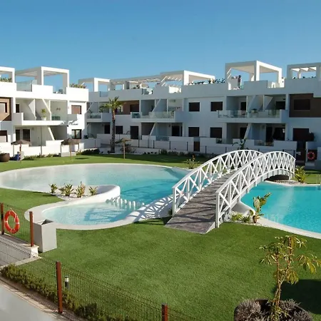 Laguna Met Prive Zwembad & Jacuzzi וילה