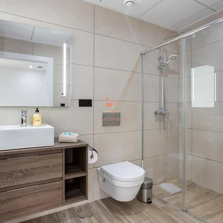 Laguna Met Prive Zwembad & Jacuzzi טורבייחה