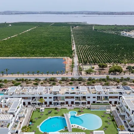 Laguna Met Prive Zwembad & Jacuzzi וילה *
