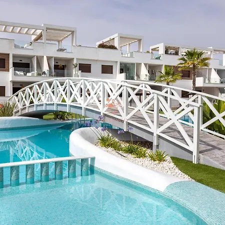 Laguna Met Prive Zwembad & Jacuzzi וילה